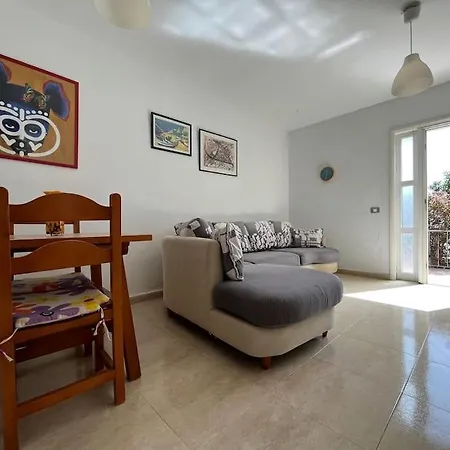 Playa Chica With Terrace 100 M From The Sea Appartement *