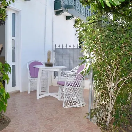 Playa Chica With Terrace 100 M From The Sea Апартаменты *