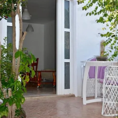 Playa Chica With Terrace 100 M From The Sea Appartamento *