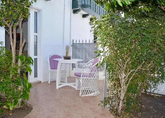 Playa Chica With Terrace 100 M From The Sea Appartamento *