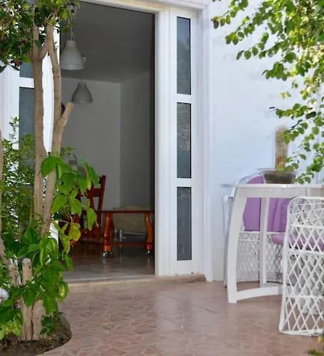 Playa Chica With Terrace 100 M From The Sea Apartamento *